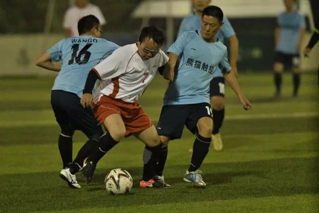 英超著名裁判：VAR正在杀死足球合理冲撞，埃及的进球不该被吹掉