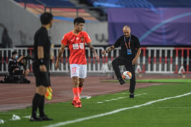 3笔亿元级询价落空！满心无奈，曼联漫天撒网何时能敲定中场